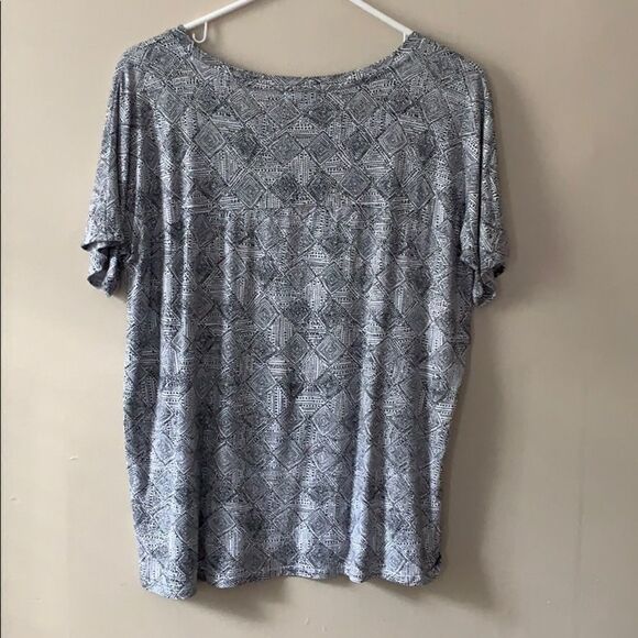 Old Navy T-shirt  - Picture 4 of 4